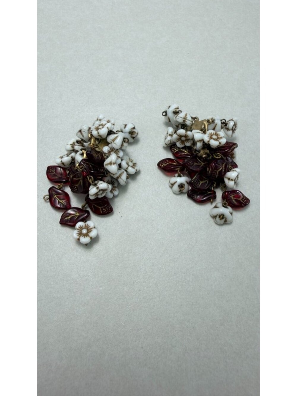 Castlecliff Floral Cluster Earrings Milk Glass Red Lucite Vintage - Picture 8 of 8